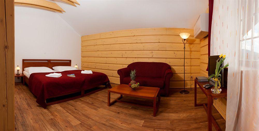Green Inn Hotel Ostravice Buitenkant foto