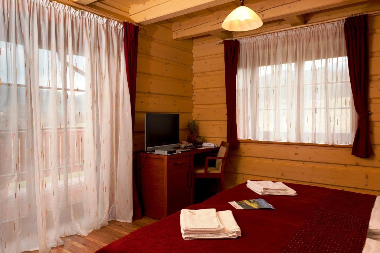 Green Inn Hotel Ostravice Buitenkant foto